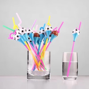 Pailles à boire en forme <span class=keywords><strong>de</strong></span> ballon <span class=keywords><strong>de</strong></span> football en plastique sans BPA, pailles pour fête <span class=keywords><strong>de</strong></span> football, vente en gros, impression personnalisée - Product Image 1