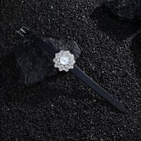 Jam Tangan Mewah Original High-Sense dari Baja Anti Karat dengan Desain Bunga Zirkon, Jarum Quartz, Tahan Air, Pesona Unik untuk Eropa