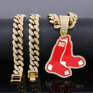 Collier pendentif équipe MLB <span class=keywords><strong>Boston</strong></span> Red Sox, breloque logo Red Sox en émail glacé, chaîne cubaine plaquée or, pour fan de baseball hip-hop - Product Image 3