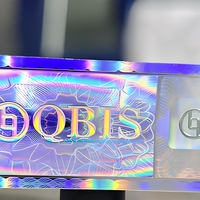 Étiquettes adhésives personnalisées en PET holographiques 3D anti-contrefaçon pour cosmétiques, parfums et huiles essentielles
