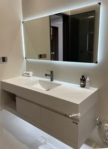 Otel tasarımı modern gri duvar led banyo aynası ile üst ve aşağı tarzı aynalı dolap asılı