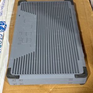Commutateur réseau Juniper SRX300 avec fonctionnalité PoE, 48 ports 10/100/1000 Mbps, capacité 40 Gbps - Product Image 3
