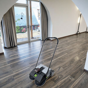 Balayeuse à batterie utilisée sur les sols en <span class=keywords><strong>gazon</strong></span> <span class=keywords><strong>synthétique</strong></span>, <span class=keywords><strong>gazon</strong></span> artificiel et sols durs - Product Image 6