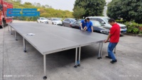 Scène en aluminium robuste ESI à 4 pieds avec étais transversaux renforcés, pieds de 1,2 m et capacité de charge de 900 kg pour événements sportifs