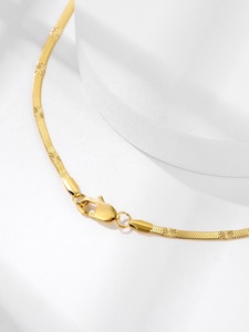 Collar de cadena de espiga chapado en oro PVD de 18k, cadena de acero inoxidable en capas con diseño de hueso de serpiente, cadena con diseño de hoja en relieve, collar impermeable - Product Image 5