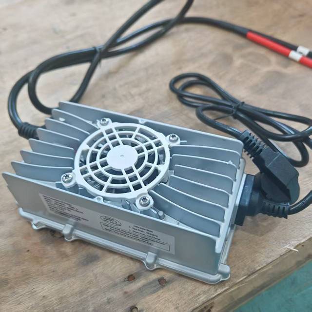 Lifepo4 Battery Charger 2kw 3kw Portable Charger LVTONG Golf Cart Battery Charger with Short Circuit Protection