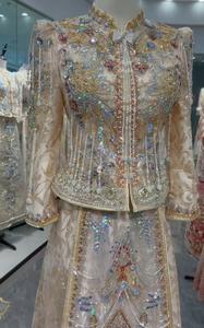 Robe <span class=keywords><strong>de</strong></span> mariée <span class=keywords><strong>de</strong></span> style chinois Qipao Cheongsam, broderie à <span class=keywords><strong>la</strong></span> <span class=keywords><strong>main</strong></span>, perles <span class=keywords><strong>de</strong></span> cristal, robe <span class=keywords><strong>de</strong></span> mariée en forme <span class=keywords><strong>de</strong></span> A - Product Image 3