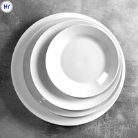 Assiettes et Plats Modernes en Porcelaine Blanche pour Hôtels et Restaurants : Vaisselle Céramique Nordique Personnalisée pour Table