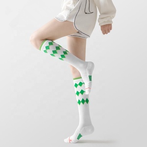 Femmes <span class=keywords><strong>Fantaisie</strong></span> Coloré Gym Elite Athlétique Sauter Courir Bas <span class=keywords><strong>Chaussettes</strong></span> Cyclisme Sport Compression Genou <span class=keywords><strong>Chaussettes</strong></span> Hautes - Product Image 1