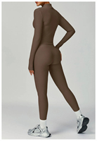 Ensemble de sport respirant pour femme : veste zippée slim fit et legging taille moyenne, idéal pour le yoga et la gym