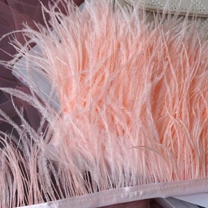 Plumas de <span class=keywords><strong>Avestruz</strong></span> Artificiales al por Mayor en Azul Rey, Blanco Marfil, Verde, Morado, Fucsia, con Patrones Teñidos para Decoración y Adornos - Product Image 3