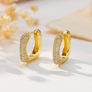 Aros Chapados en Oro de 18K con Incrustaciones de Diamantes Microincrustados, Diseño Geométrico, Estilo de Lujo Ligero para Aniversario - Product Image 2