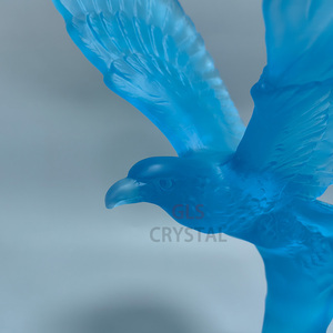 Sculpture d'aigle doré en cristal, logo personnalisé et emballage cadeau disponibles - Product Image 5