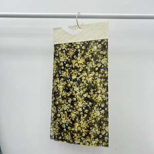 Suelo negro <span class=keywords><strong>con</strong></span> <span class=keywords><strong>flores</strong></span> amarillas impresas 30D 40gsm 100% poliéster tejido liso <span class=keywords><strong>transparente</strong></span> tela de tul de gasa para mujer - Product Image 4