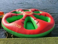 Bateau gonflable en bâche PVC, type OVNI, tractable, 8 places, design populaire, bateau donut pour jeux aquatiques en parc