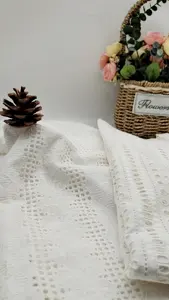 Tela textil de China bordada en blanco con ojales de gasa Suiza 100% tela bordada de algodón para vestido de mujer