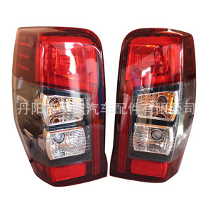 Conjunto de luces traseras LED y luces de freno para camionetas Mitsubishi L200 Triton 2019 - Product Image 3