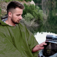 Poncho de survie d'urgence en feuille de mylar thermique imperméable à l'extérieur portable