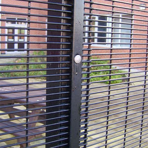 Panneau de clôture en fil d'acier haute sécurité et durable pour jardins et portails résidentiels, anti-effraction - Product Image 4