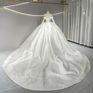 Vestido de Novia JFH29, Estilo Modesto, Satinado, con Hombros Descubiertos, Cola de Capilla, con Encaje y Flores - Product Image 2