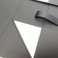 Boîte cadeau pour chapeau en carton écologique noir mat avec fermeture magnétique, pliable, rigide, doublée d'éponge, faite à la main, avec possibilité de gaufrage