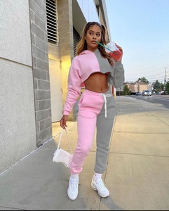 King Young Hot sales Design Anti-pillola Cutie due toniche in pile Colorblock abbinate Top con cappuccio corto e Joggers Set abbigliamento attivo - Product Image 3