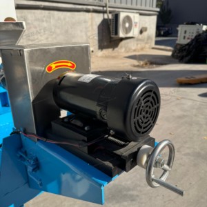 Máquina de Pellets para Ração de Gato, Ração de Cachorro, Ração de Peixe e Aves, Máquinas de Fabricação de Ração para Animais de Estimação com Motor Diesel Flutuante na Tailândia - Product Image 3