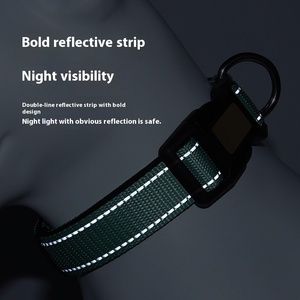 ปลอก<span class=keywords><strong>คอ</strong></span>สัตว์เลี้ยงกันหายข้ามพรมแดนพร้อมตัวอักษรสายจูงสุนัขโพลีเอสเตอร์แบบแข็ง<span class=keywords><strong>สร้อย</strong></span><span class=keywords><strong>คอ</strong></span>สุนัขเดินสบาย - Product Image 1