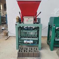 Machine à fabriquer des pavés automatique 4-35 la plus vendue, machine à former des briques multifonctionnelle, facile à utiliser