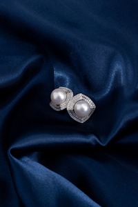 Versailles-inspired Vintage Feel, Light Luxury, Retro Wave Design, Subtly Adorned with Natural Aurora Pearl Stud <strong>Earrings</strong>. - Product Image 4