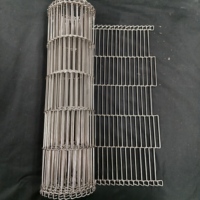 Bande transporteuse en treillis métallique SS304 pour chocolat, structure ouverte pour un refroidissement uniforme, surface antiadhésive facile à nettoyer pour lignes d'enrobage