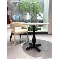 Meubles de restaurant commerciaux en gros, table ronde à plateau blanc et ensemble de chaises rembourrées crème de luxe pour café