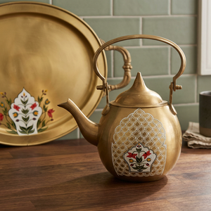 Tetera de latón con tapa y diseño floral, acabado dorado, asa metálica, olla para agua - Product Image 3