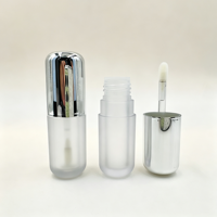 Tube de gloss à lèvres vide en plastique dépoli avec bouchon argenté électroplaqué et applicateur – Emballage cosmétique personnalisable