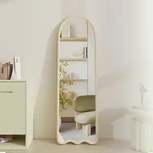Arceau ondulé irrégulier Miroir complet miroir de toilette mural pour la maison miroir de sol en tissu doux de style crème