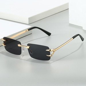 Gafas de Sol Unisex 2024 con Montura de Aleación sin Marco, Color Dorado Océano, Protección UV400, Lentes de PC Cuadradas, Modernas, Lujosas y Versátiles - Product Image 4