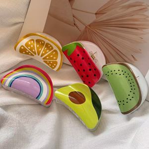 Pinzas para el Cabello de Plástico con Forma de Frutas de Verano: Fresa, Sandía, Limón, Kiwi, Naranja, para Niñas, Uso Diario, Moda - Product Image 1
