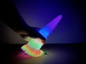 YOCY Vente chaude Dildo lumineux de 9 pouces Dildo qui brille dans le noir Grand ensemble de bouchons anaux avec ventouse - Product Image 2