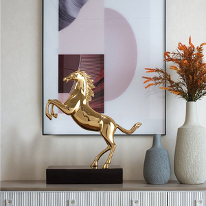 Estatua decorativa de caballo galopante de latón, diseño moderno para sala de estar, decoración del hogar, material de cobre, pieza única - Product Image 2