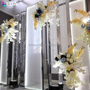 Arco de metal plateado para decoración de bodas con diseño moderno LEDA, telón de fondo de hierro para bodas. - Product Image 4