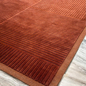 Tapis de luxe fait main 100% laine |   Tapis en laine artisanal |   Tapis à texture linéaire profondément rainurée avec accents de rouille - Product Image 3