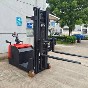 Fournisseur chinois Chariot élévateur à contrepoids de 2 tonnes Conception compacte Compatible avec toutes les palettes Stockage en supermarché Garantie d'un an - Product Image 3