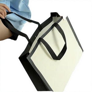 Sacs fourre-tout écologiques haut de gamme et tendance en tissu non tissé avec logo personnalisé pour cadeaux et shopping, sacs à bandoulière pour femmes - Product Image 3