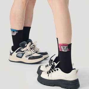 Chaussettes de streetwear pour hommes et femmes, chaussettes à motif de personnage de dessin animé, jacquard, respirantes, en mélange de coton, chaussettes tendance pour un usage quotidien et décontracté - Product Image 5