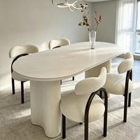 Ovaler Esstisch aus Steinplatten im französischen Stil, kleines, hochwertiges, modernes, minimalistisches Esszimmer-Set