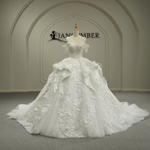 Vestido de Novia Moderno GT26024 con Encaje Largo, Apliques de Cristal, Escote Corazón Tradicional, Plumas Florales y Cola de Capilla, Largo hasta el Suelo - Product Image 1