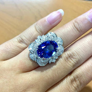 Anello Cocktail Floreale T0998 in Oro Massiccio 18K con Zaffiro Taglio Ovale e Montatura a Griffe, Anelli Raffinati da Donna per Fidanzamento - Product Image 3