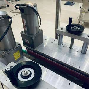 ماكينة أوتوماتيكية لإغلاق أغطية الزجاجات البلاستيكية، ماكينة تغطية الزجاجات والزجاجات المزودة ببرغي للتغليف - Product Image 3