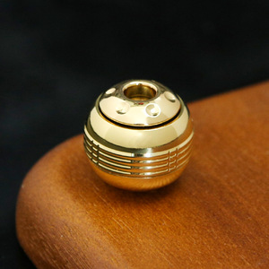 Golden Planet Fidget Spinner en Acier Inoxydable Durable, Jouet Gyroscopique de Doigt EDC pour Adulte, Pendentif Couteau de Décompression d'Extérieur - Product Image 4