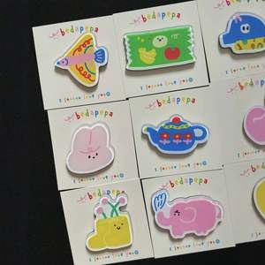 Épingles en acrylique transparentes personnalisées et mignonnes, aimants de réfrigérateur personnalisés sur le thème de l'anime et des dessins animés, artisanat en plastique, type de produit - Product Image 1